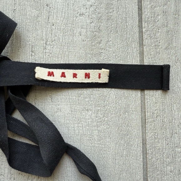 Marni Black Resin 3 Flower Adjustable Necklace - Picture 3 of 3